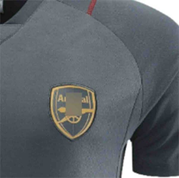 camiseta entrenamiento arsenal 2023 gris frontal detalles barata